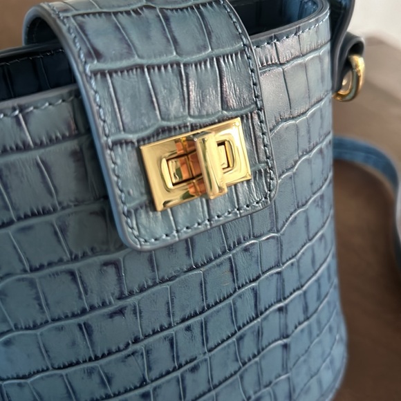 Neely & Chloe No56 Croc Embossed Kettle Bag - Picture 2 of 8